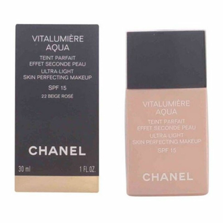 Base de maquillage liquide Vitalumière Aqua Chanel