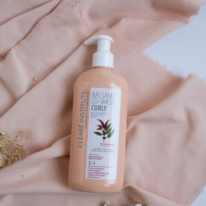 Fluid zur Definition von Locken Clearé Institute Wash Curly 300 ml