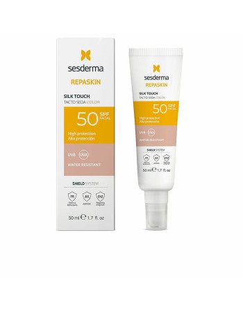 Solbeskyttelse med farve Sesderma REPASKIN Spf 50 50 ml Silkeagtig
