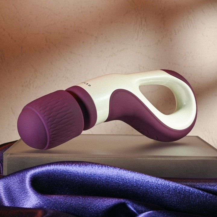 Masseur Gender X Violet